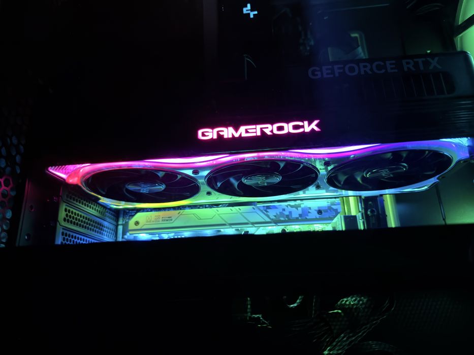 NVIDIA RTX 5080 16GB,64 gb CL30,7800x3d, 2 TB SSD Гейминг Компютър PC