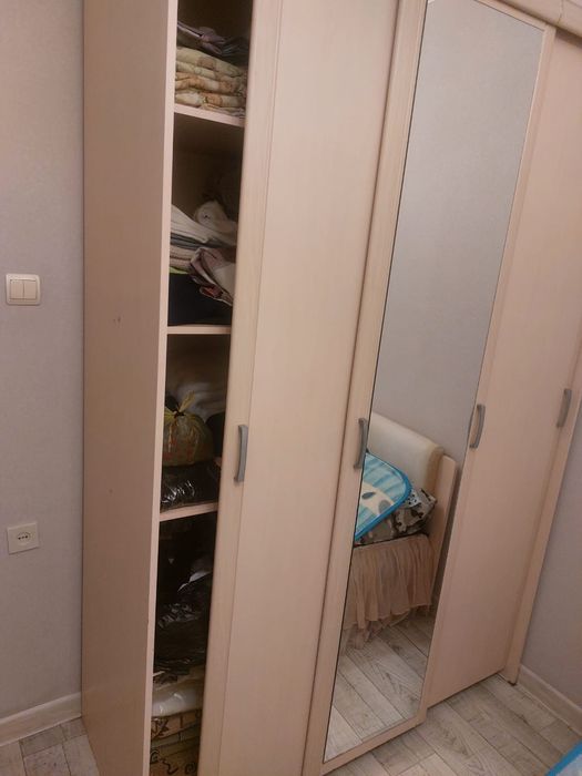 Шкаф купе; бежевый.