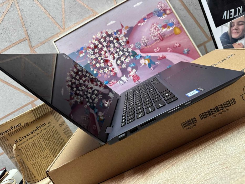 Laptop Asus 8145u cu ecran tactil