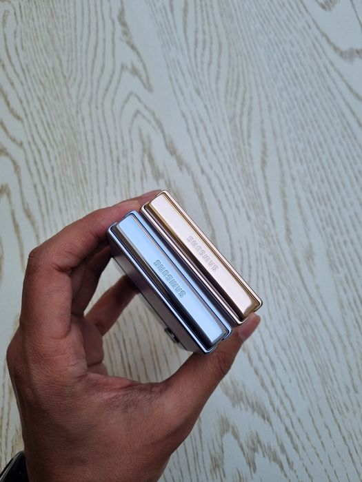 Samsung Galaxy Z Flip 4. Joyi 256 GB. Snapdragon IME o'tkan. Garantya