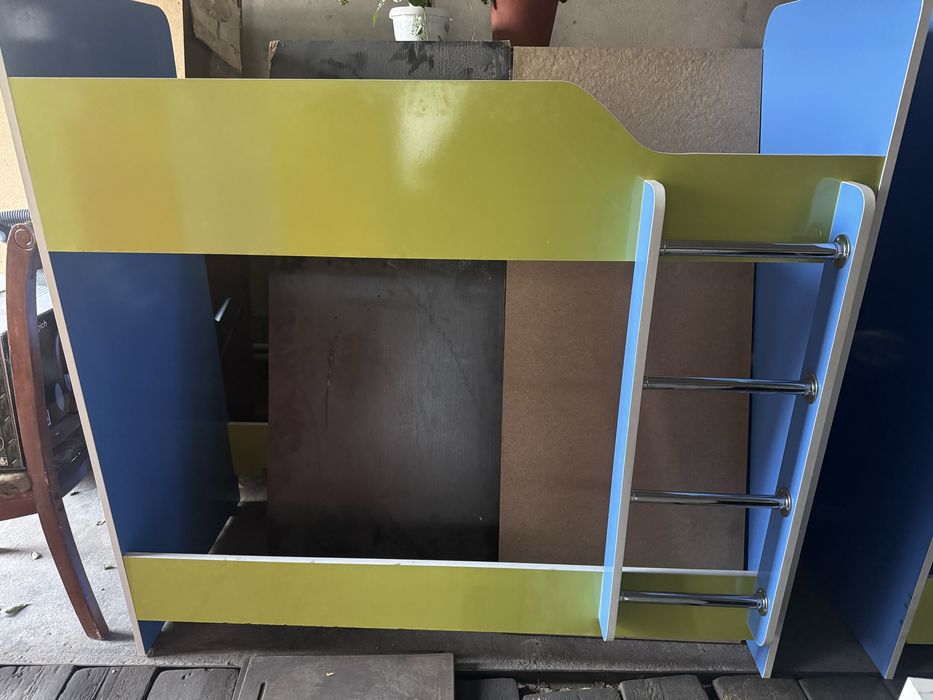 Продам двухярусную детскую кровать