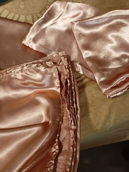 Скатерти темно-зелёного цвета две шт