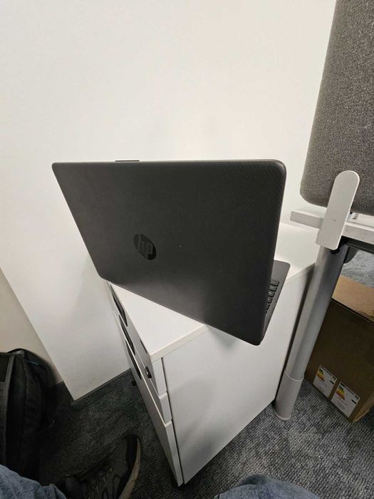 Лаптоп HP 15s-eq