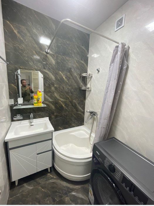 Mirzo Ulugʻbek metro yonida