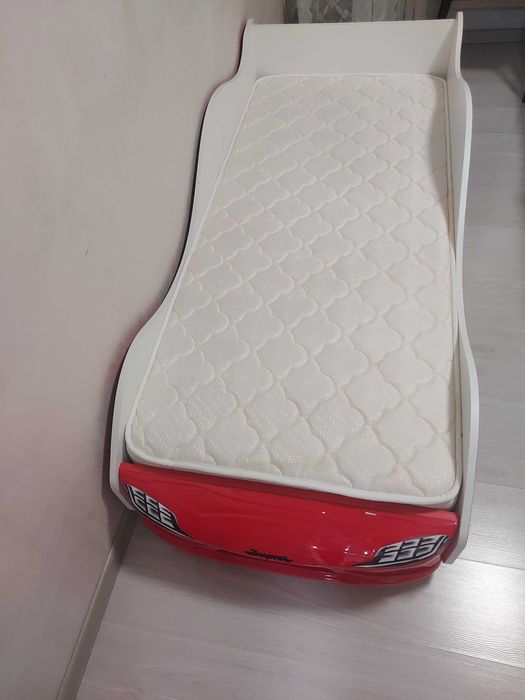 Продам детскую кровать б/у