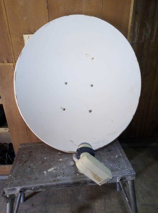 Продаётся параболическая антенна.