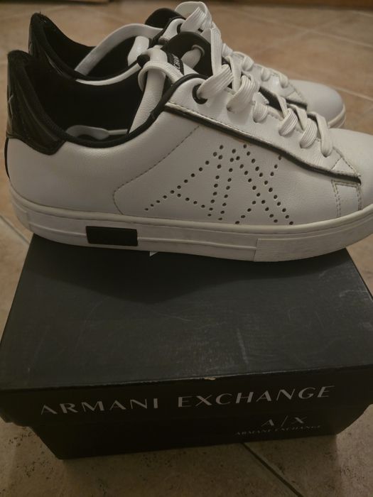 Сникърси Armani exchanges