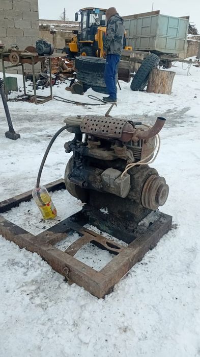 Продам мотор на бензине