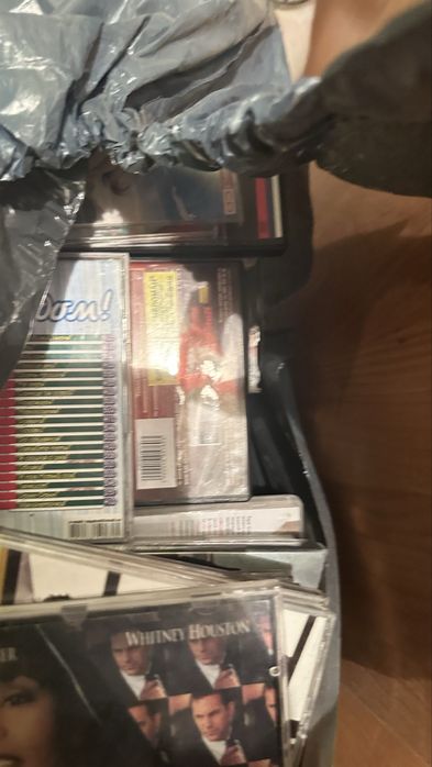 CD диски с фильмами и музыкой