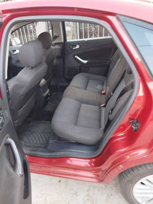 Vând Ford Mondeo ghia