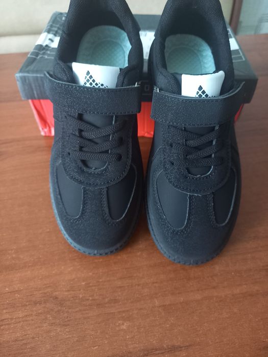 Кроссовки детские