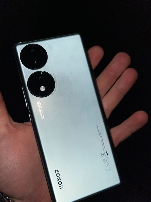 Продам телефон HONOR 70