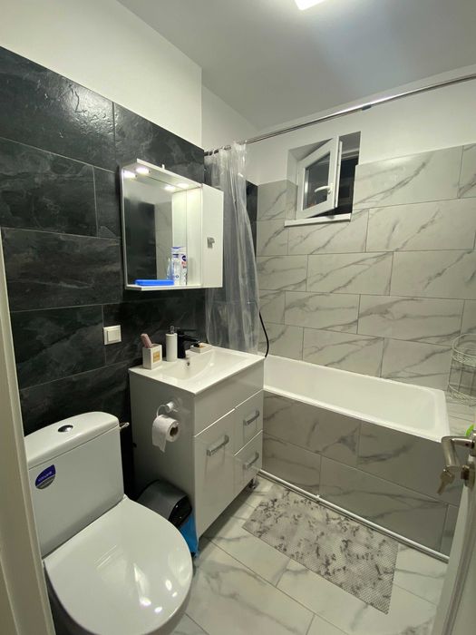 Inchiriez Apartament 3 Camere Ultracentral Câmpina