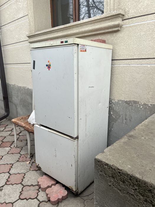 Холодильник б/у.