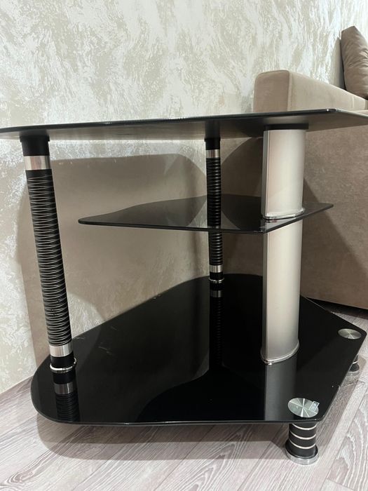 Продам стол для телевизора