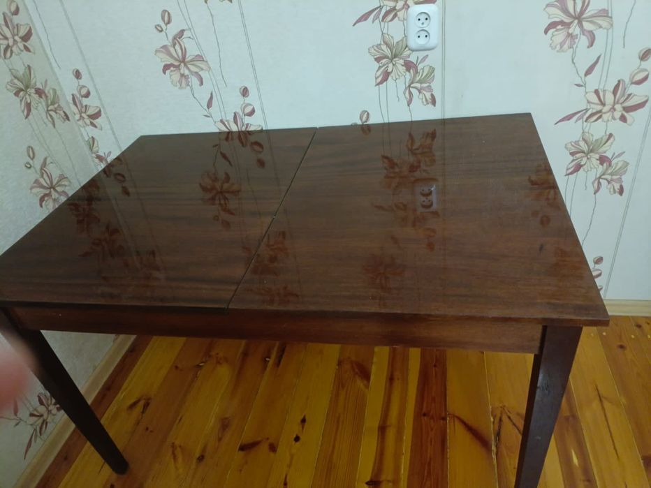 Продается стол с