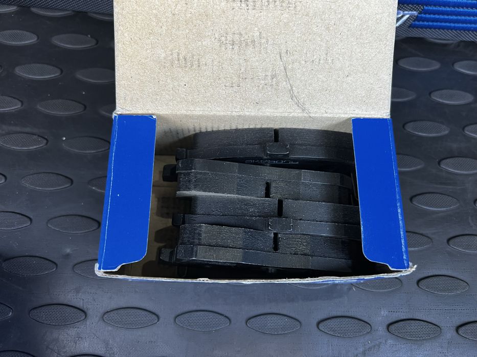 Продам колодки новые Akebono