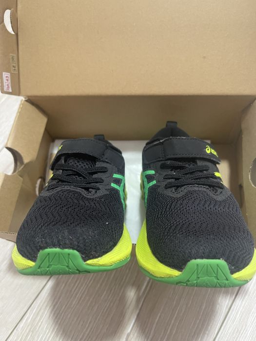 Маратонки asics 31.5