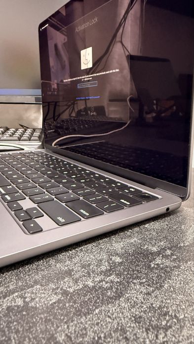 MacBook Air M2 8/256 icloud