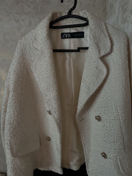 срочнооо короткий пиджак от Zara