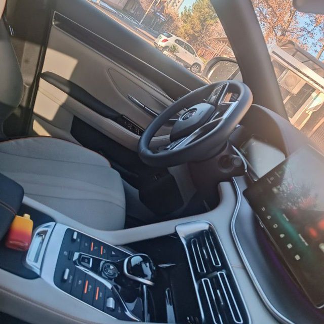 Ayol avtoinstruktor/ женщина инструктор по вождению