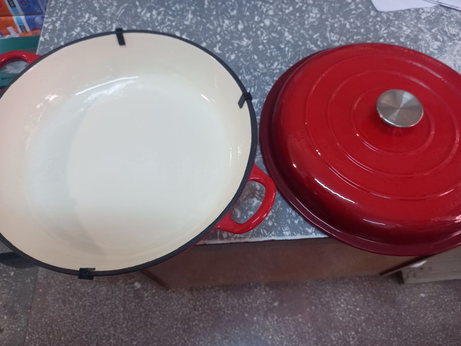 Cratiță/ tigaie fontă  emailată cu capac 30 cm