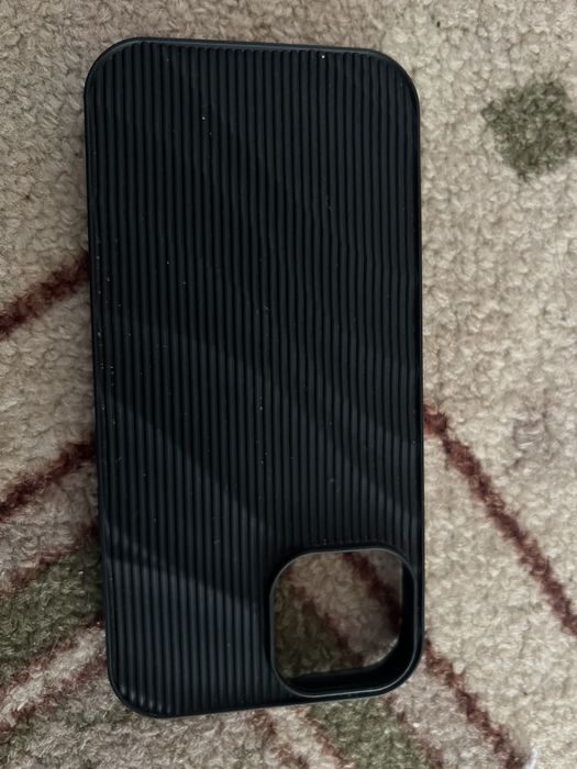 1черный чехол на iphone 15 а остальные на 14 всех по 1000 тенге