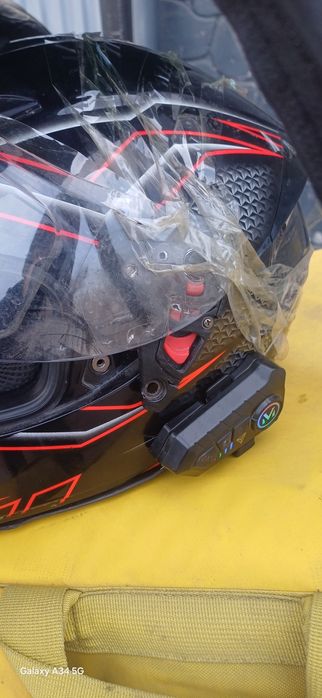 Шлем с наушником для курьеров