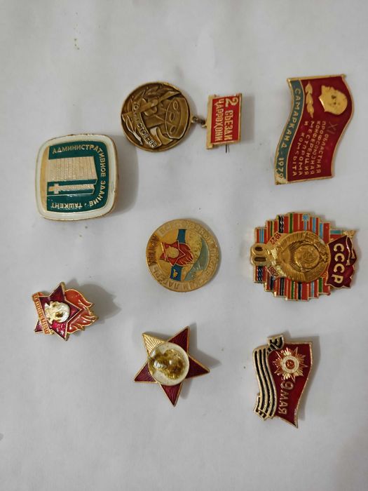 Продаются советские значки. Срочно.