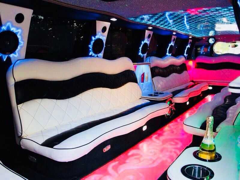 Inchiriez Limuzina Hummer Cadillac Limuzina de inchiriat