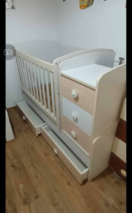 Vând pătuț pentru bebe