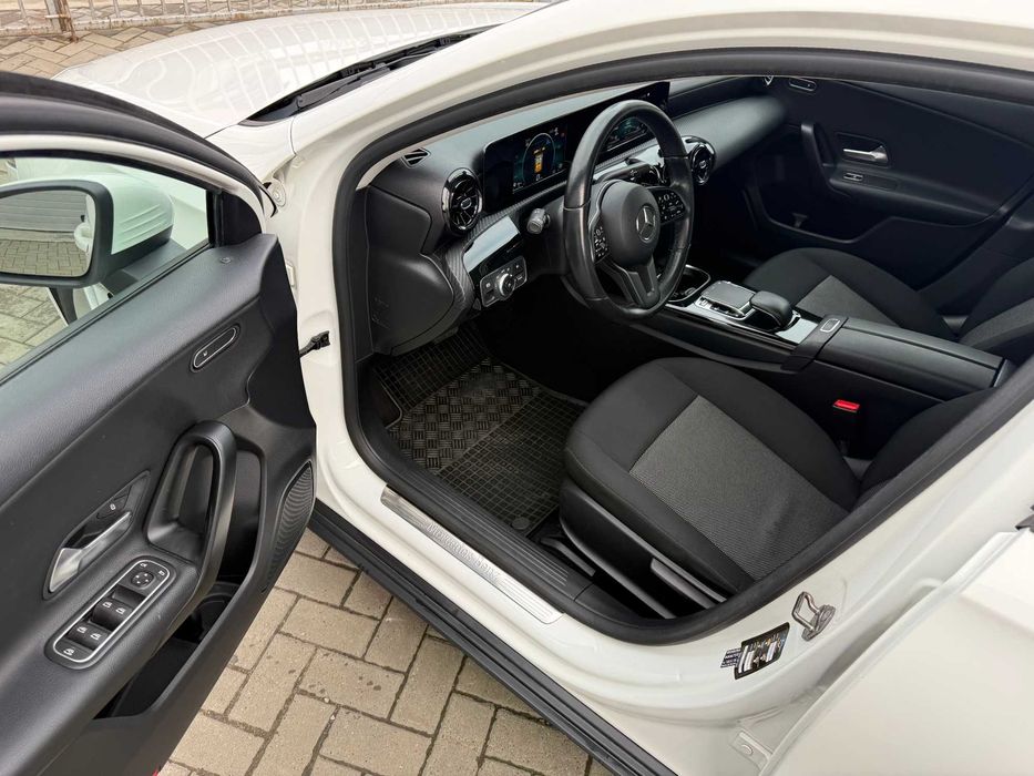 Mercedes A-Class 180d Automat – 2019 – LED, ușor avariat TVA inclus