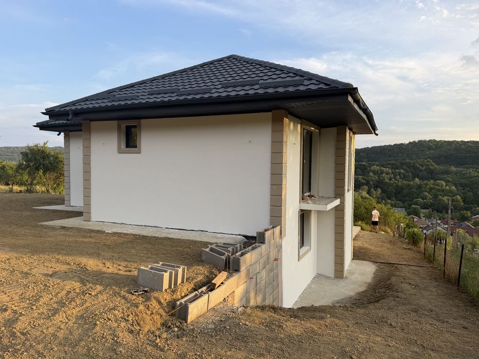 Casă nouă de vânzare în Vlădești, Vâlcea – Curte generoasă