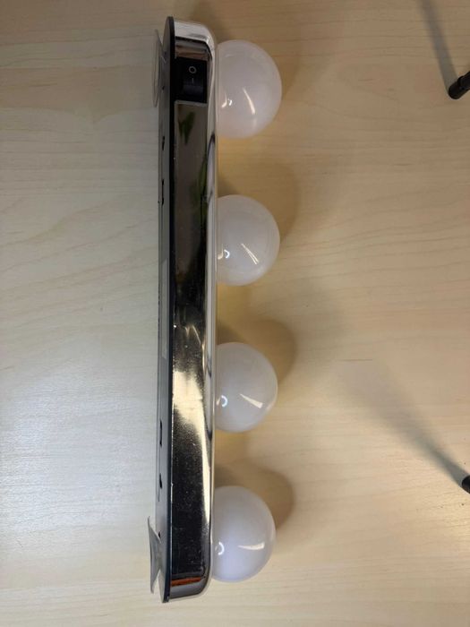 Lumină LED pentru oglindă machiaj Equatech, 4 becuri