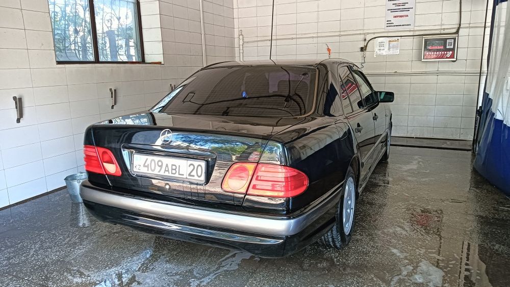 Мерседес 210. 2.5