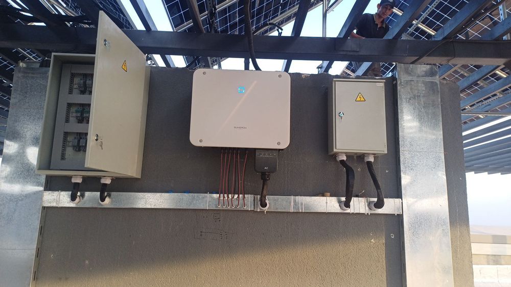 Quyosh panellari o‘rnatish (Установка солнечный панель]