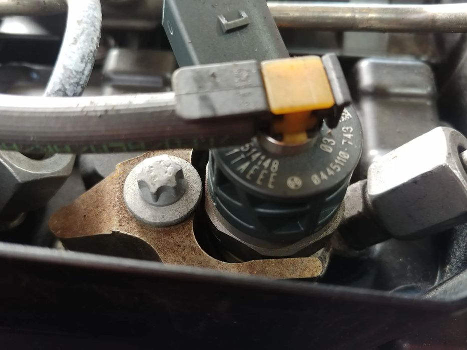 injector 2.0 d mini cooper f55 f56  bmw seria 5 f10 seria 1 f20 f21 bmw x4 f26 0445110743