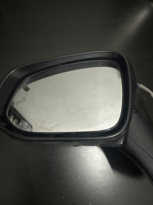 Зеркало на Toayota Rav 4