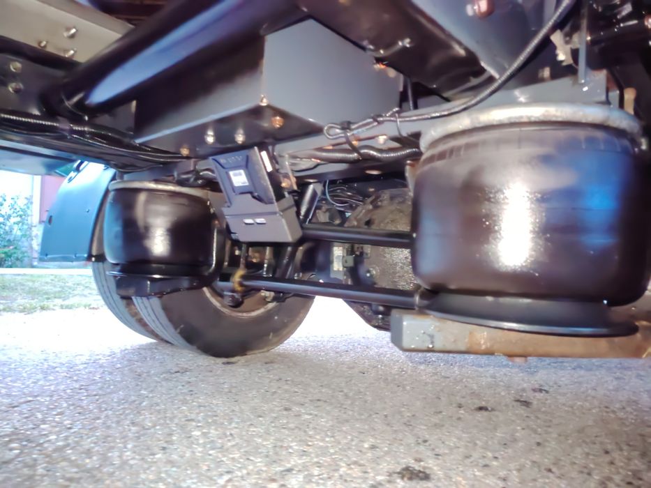 Iveco  daily 72c170 cu lada inchisa si lift zepro  spania