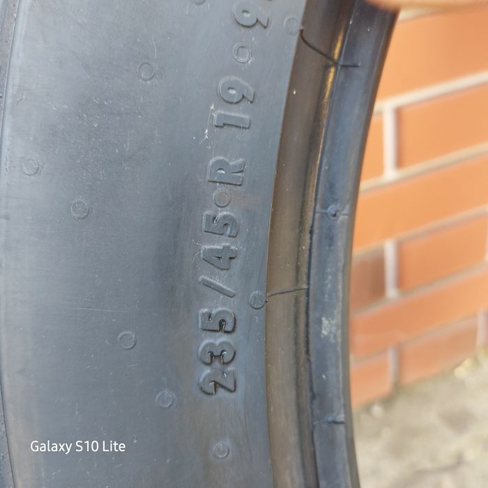 Шины для машин 235/45 R