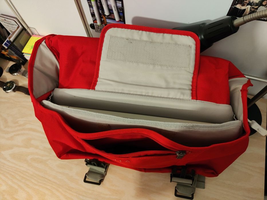 Geanta pentru Laptop marca Golla, cu 2 buzunare mari, impecabila