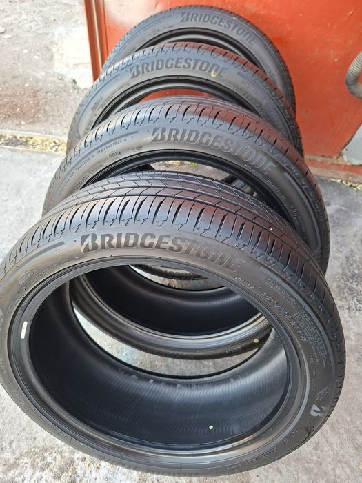 Продам шины. 225/45/18  бриджестон