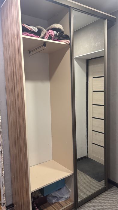 Продам прихожую б/у