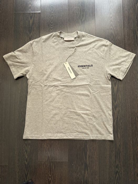 Тениска Fear of God ESSENTIALS - сив цвят
