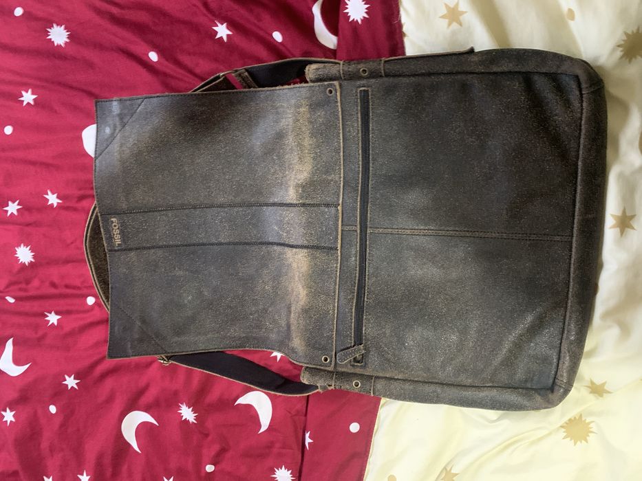 Geanta fossil piele naturala ok si pentru laptop