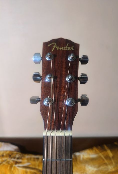 Fender cd 60 nat Чехол, кападастер, ремешок и подставка.