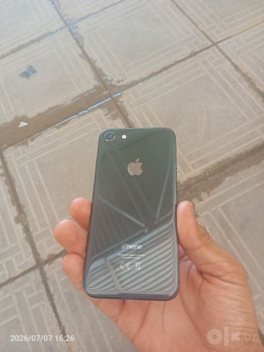 Iphone 8 sotiladi chexol qoʻshilib beriladi