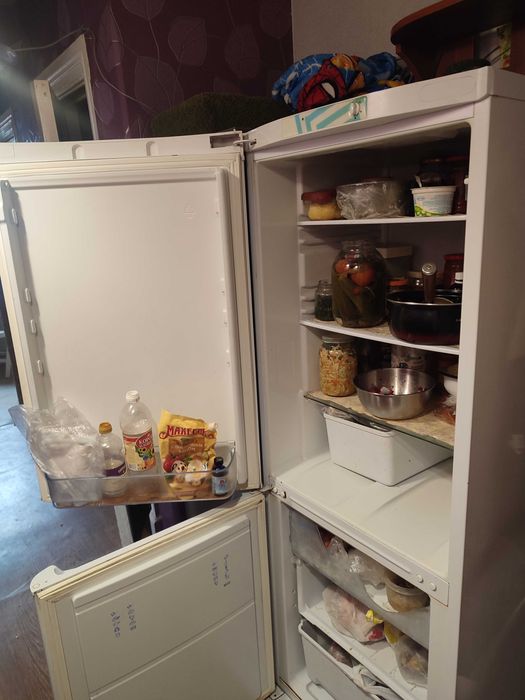 Холодильник indesit. Сломался. Бесплатно