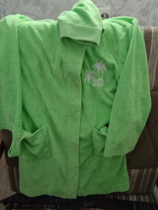 Махровые халаты для девочек и комплект полотенец новый