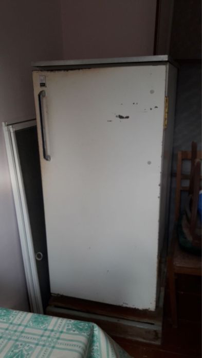 Эски холодилник сотилади.